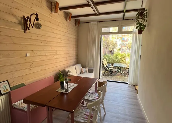 Het Koetshuis خودا