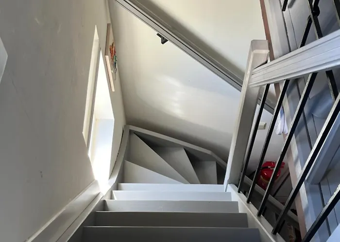 Het Koetshuis بيت للعطل *